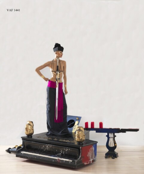 Pisani, Vettor, una tomba per Claretta Petacci, una tomba per Mussolini, 1974, pianoforte, bronzo, manichino, spada, legno, candele, materiale diverse, VAF 1441, Roverto, Mart